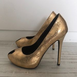 ALEXANDER MCQUEEN Gold Metallic Heart Peep Pumps